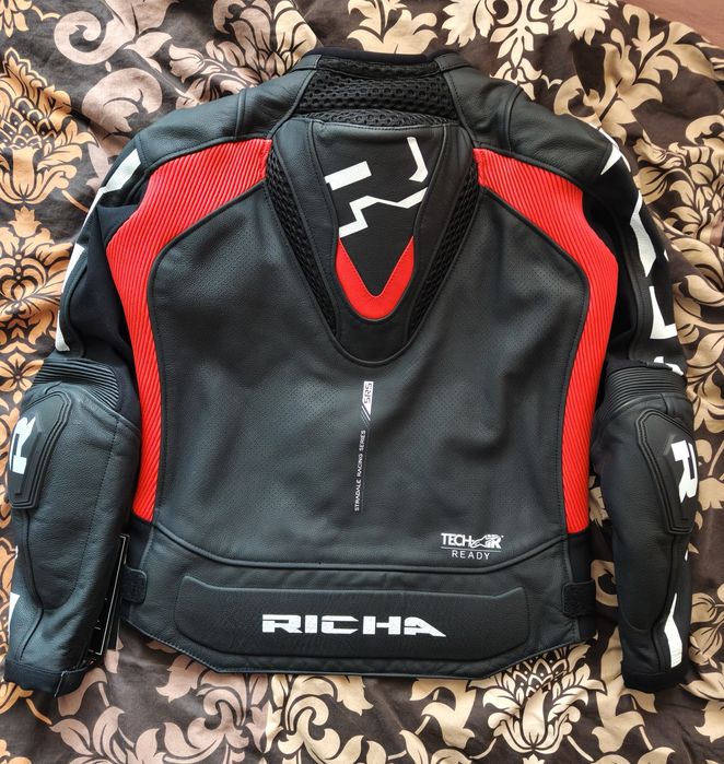 Кожено яке за мотор с гърбица Richa Stradale