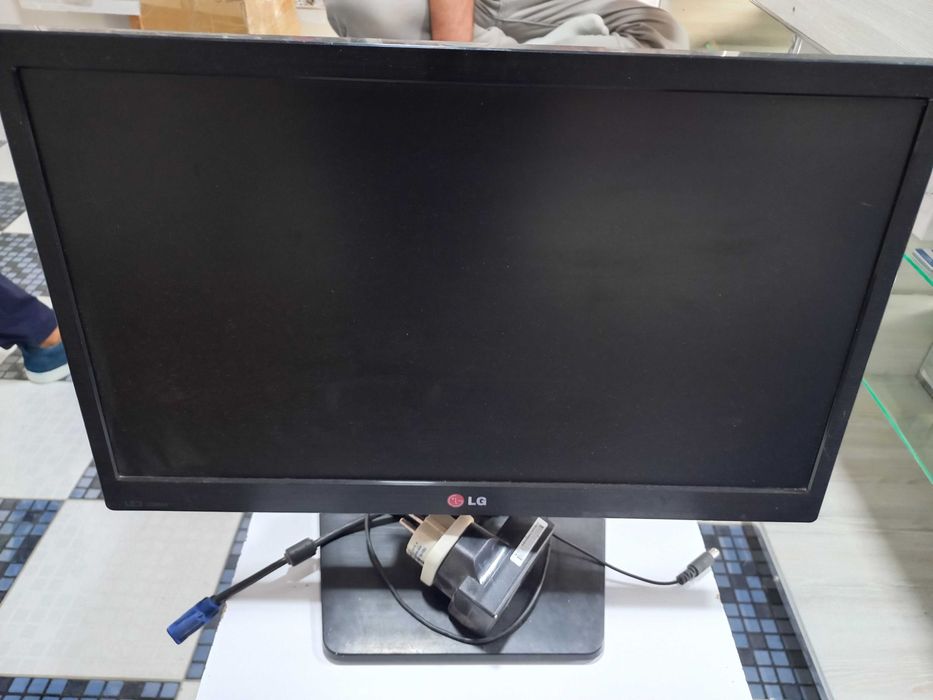 Monitor sotiladi 20talik
