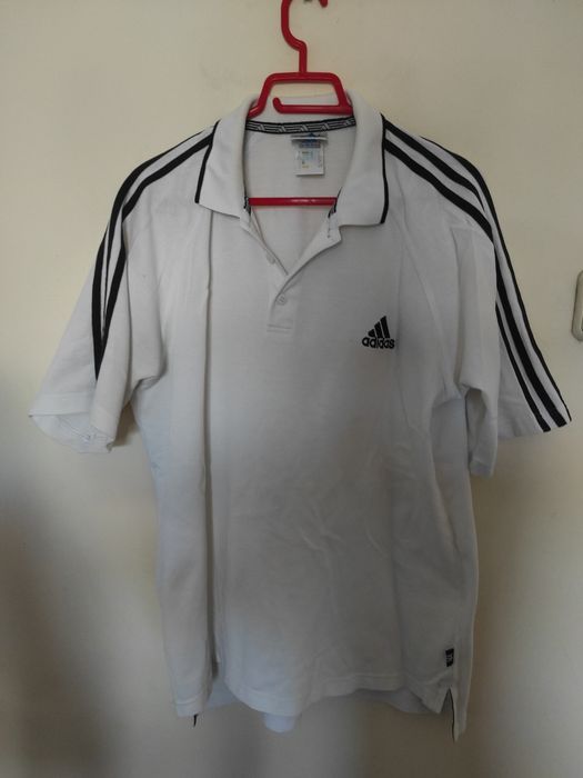 Tricouri diferite modele, diferite mărimi