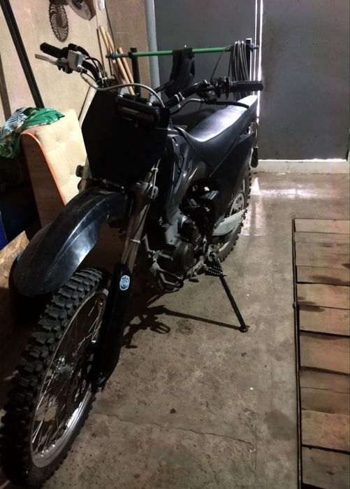 Продам эндуро 06 250куб