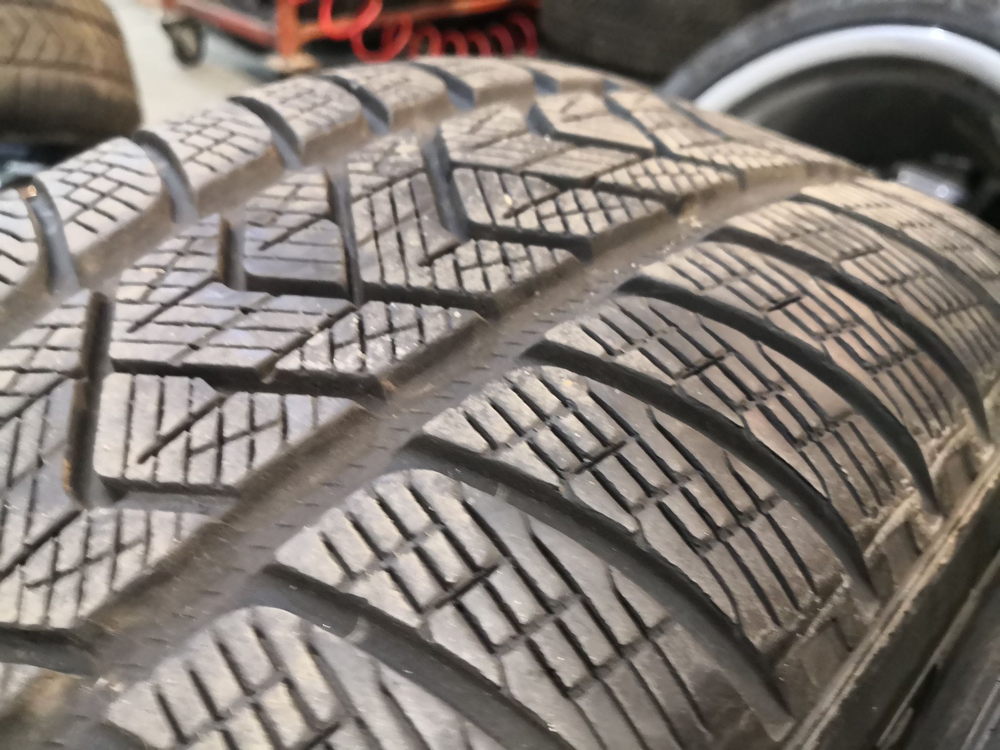 255 50 19 цола гуми Pirelli