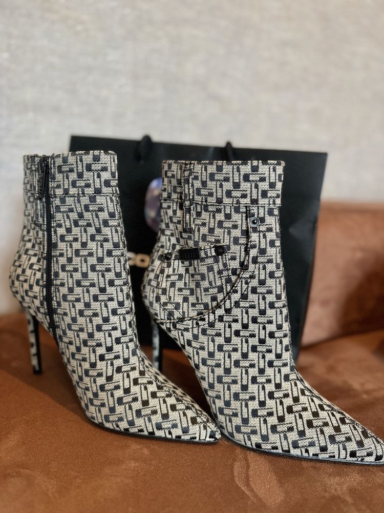 Чисто нови Боти Guess