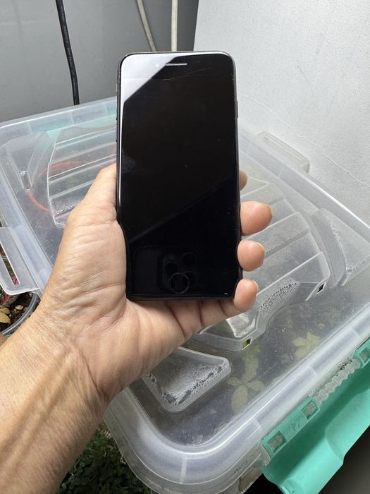 Продам iPhone 7,б/у, работает