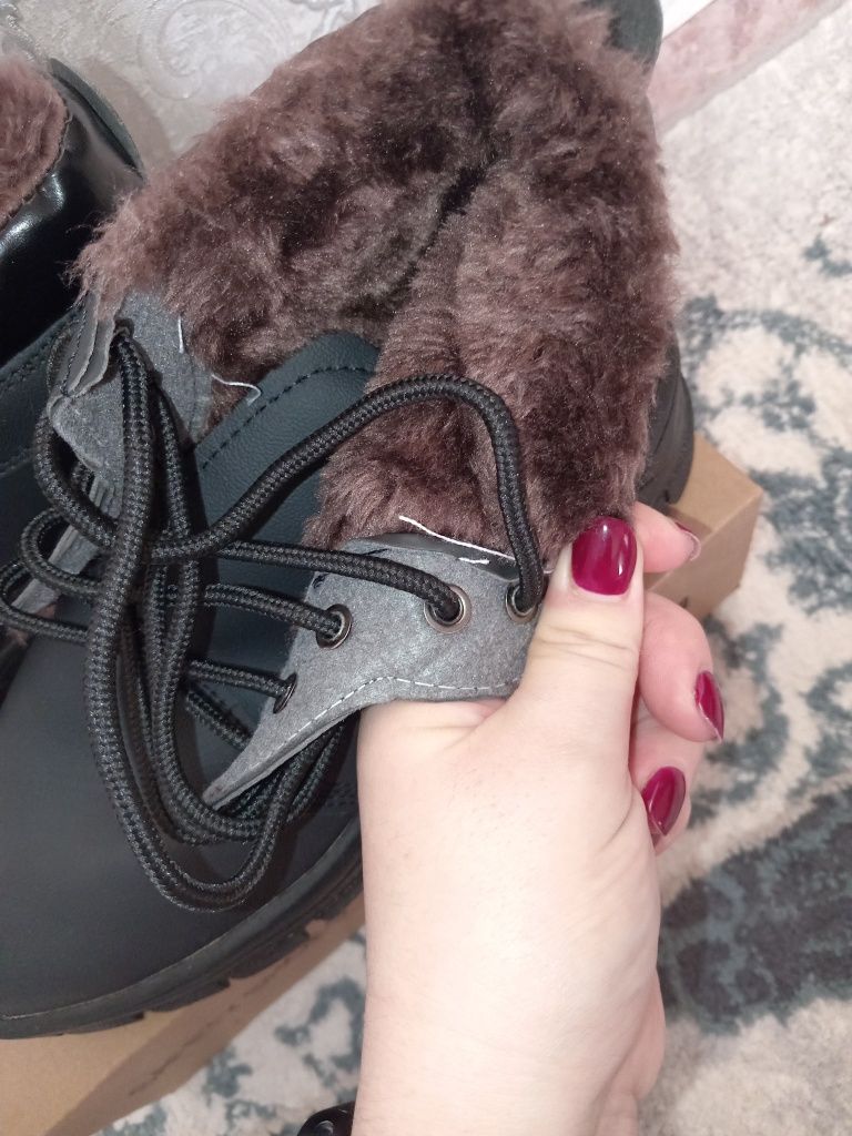 Продам зимние ботинки