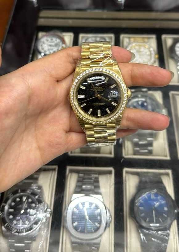 Rolex Day-Date 40mm DIamond Bazel