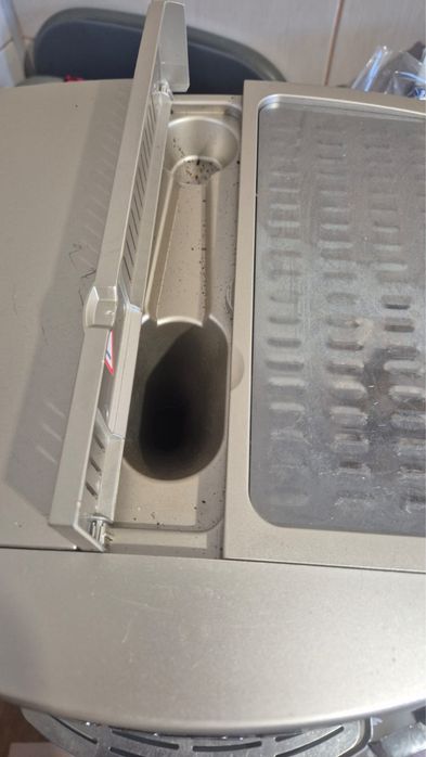 expresor DeLonghi Magnifica