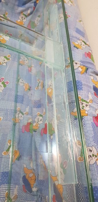 Acvariu cu masa metalica