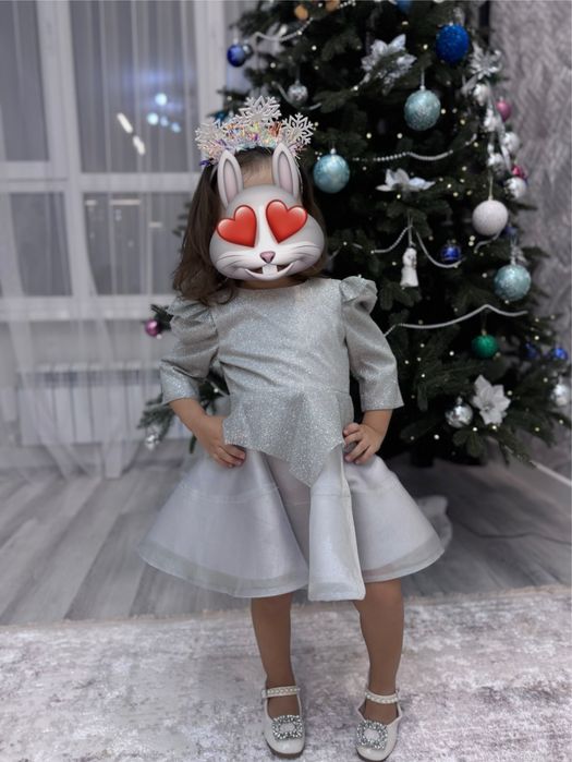 Шикарное красивое блестящее платье на девочку