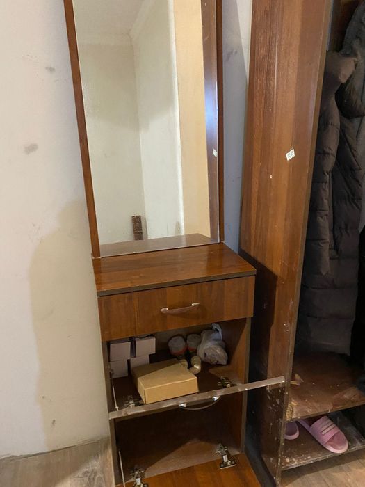 Продам прихожую …