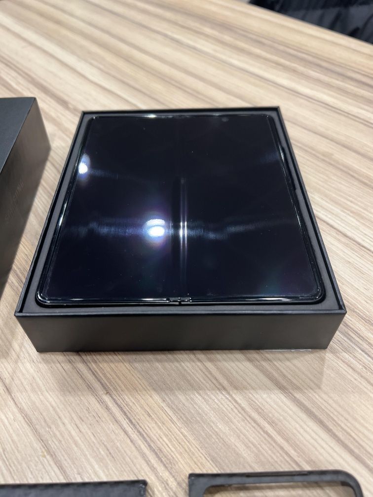 Samsung Galaxy Z Fold 3 Full Box 10/10
12GB RAM, 256GB
5G, Beige
NOU 0