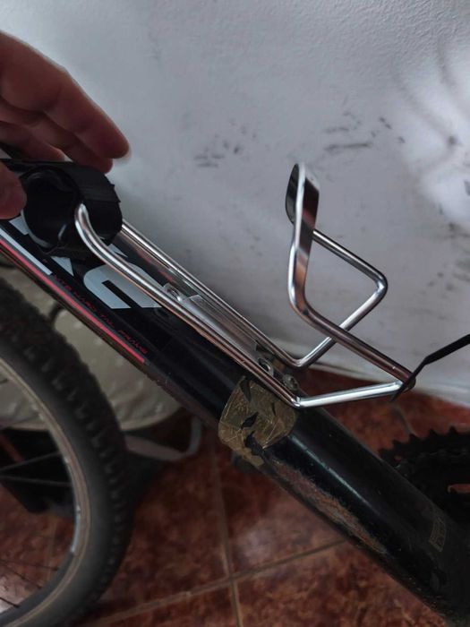 кошница/поставка за бутилка/бидон на велосипед с приставка за помпа