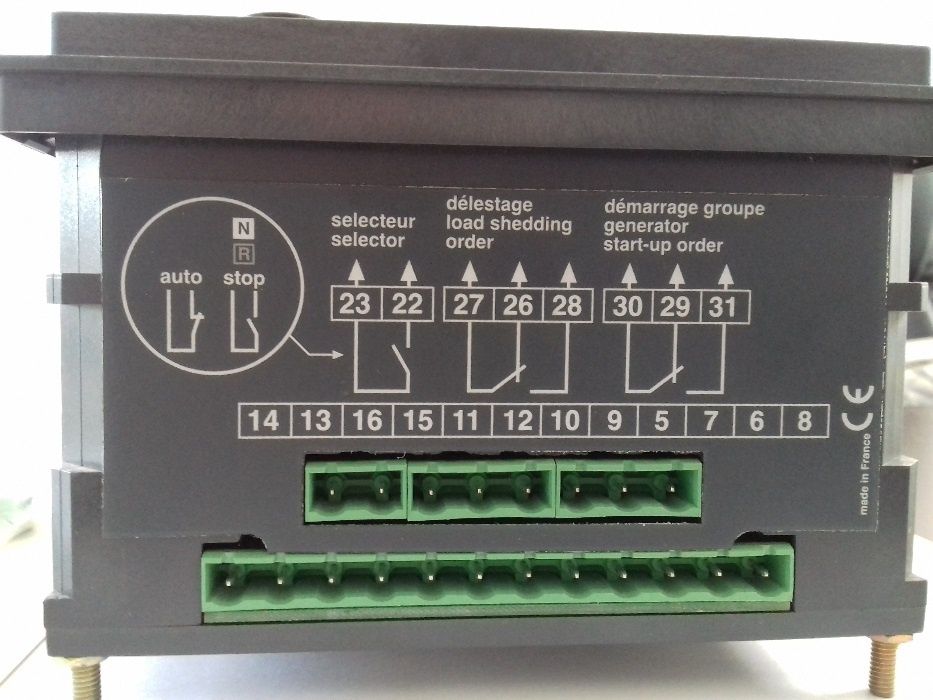 контролер UA , Schneider Electric