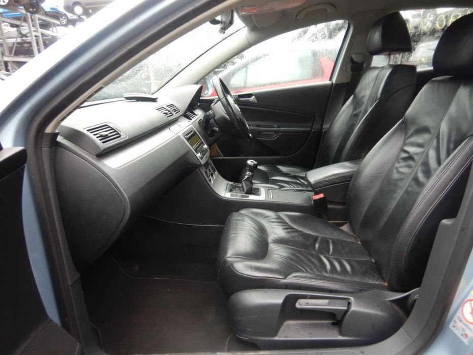 Far dreapta Volkswagen Passat B6 2008 Sedan 1.9 TDi