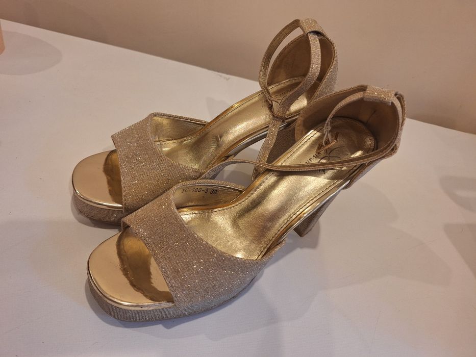 Златисти официални обувки