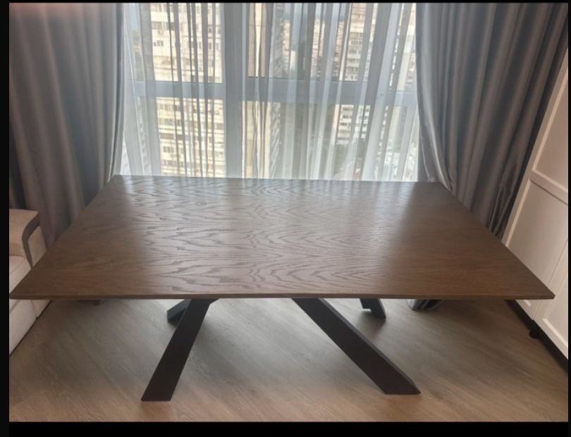 Продавам чисто нова масивна маса от орех