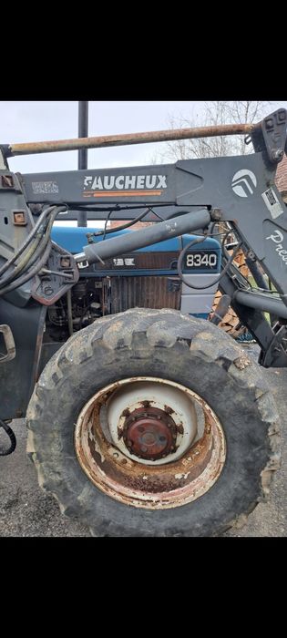 Dezmembrez tractor tractor Ford New Holland 8340 8360 motor cutie punt