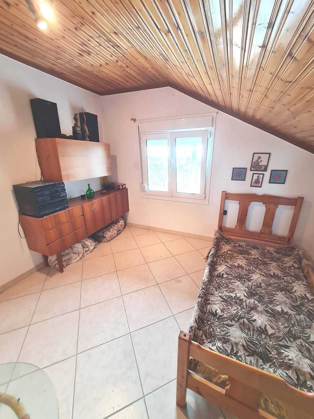 Продава 2-ет къща 130 м2 с гледка към морето и двор 500м2 в Аспровалта