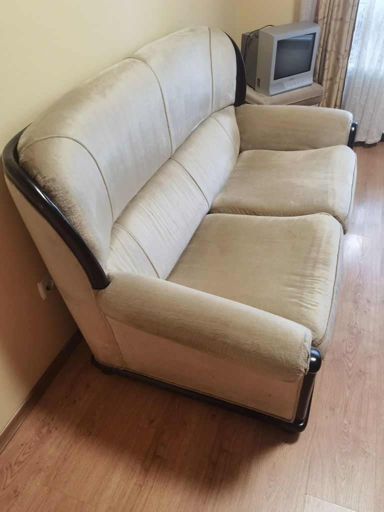 Продава диван двойка масивен