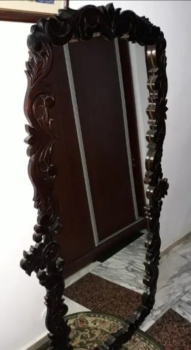 Oglindă cu rame din lemn masiv retro