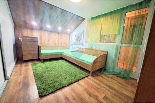 Дава се под наем Тристаен апартамент в Варна, Бриз - 150 кв.м за 850 € - Снимка #7