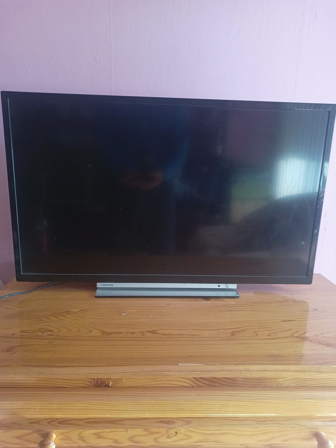 Продавам телевизор Toshiba smart