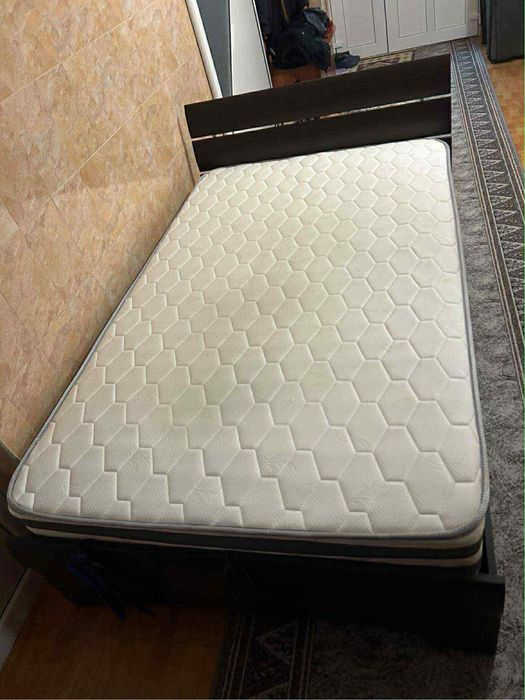 Pat 140/200 cu saltea inclusă
