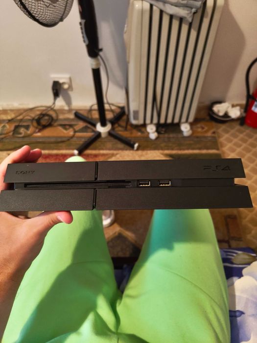 Consola playstation 4 PS4 Fat Reconditionata cu 5 jocuri si maneta!