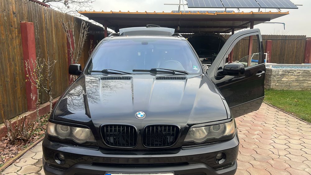 Bmw x5 pentru dezmembrat arata si merge bine