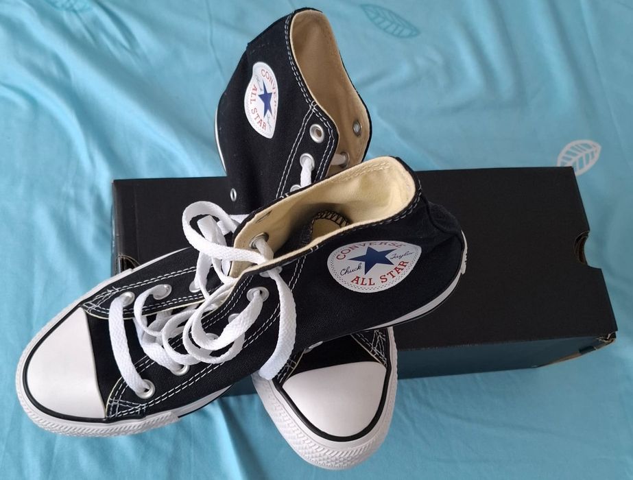 Vând Converse Chuck Taylor