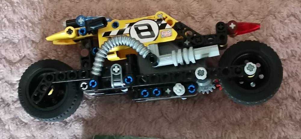 LEGO Technic Motocicleta de cascadorie - 42058