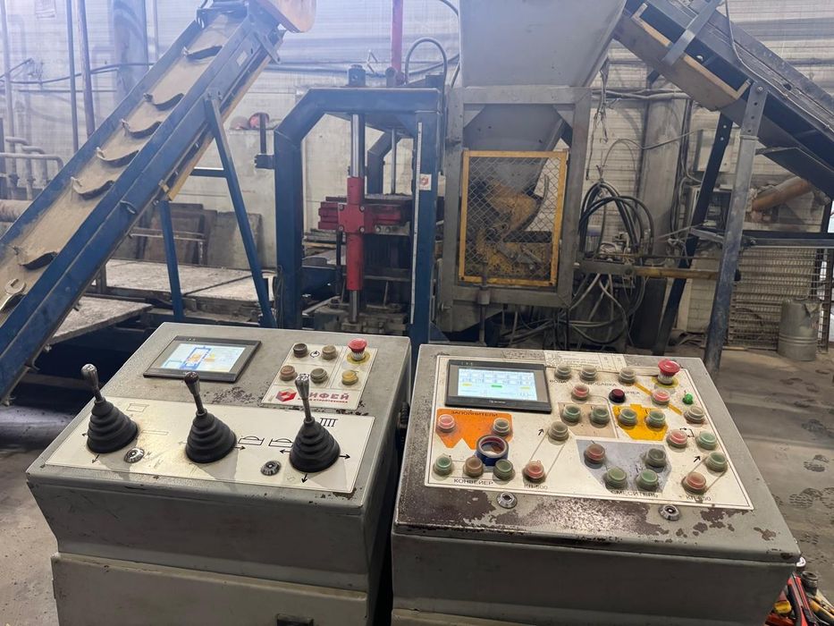 Вибропрессующий комплекс "РИФЕЙ-Буран-СДА-15-750".б/у