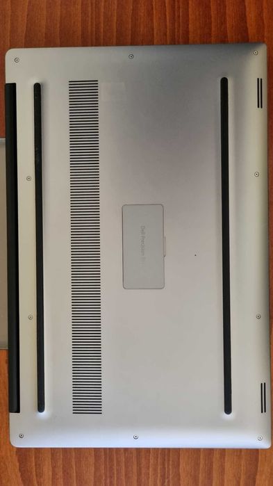 Лаптоп Dell Precision 5510 с Touch екран и алуминиев корпус