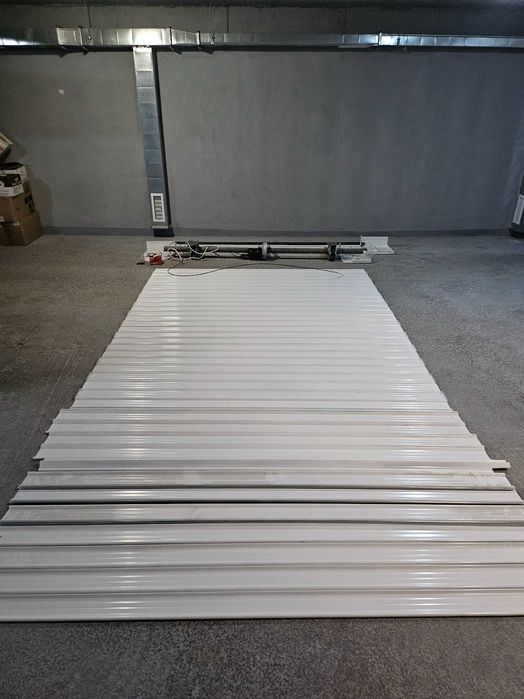 Ролетна врата за гараж или магазин