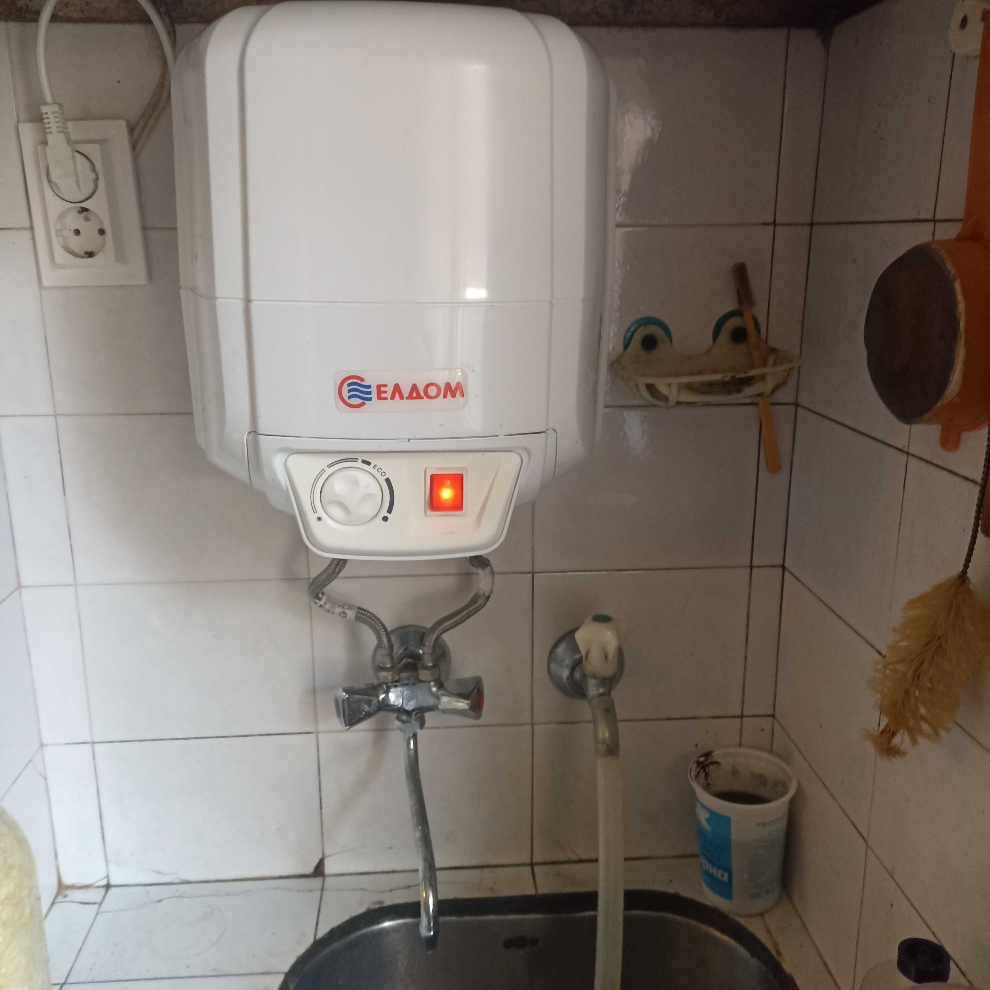 Продавам бойлер 7л със смесител