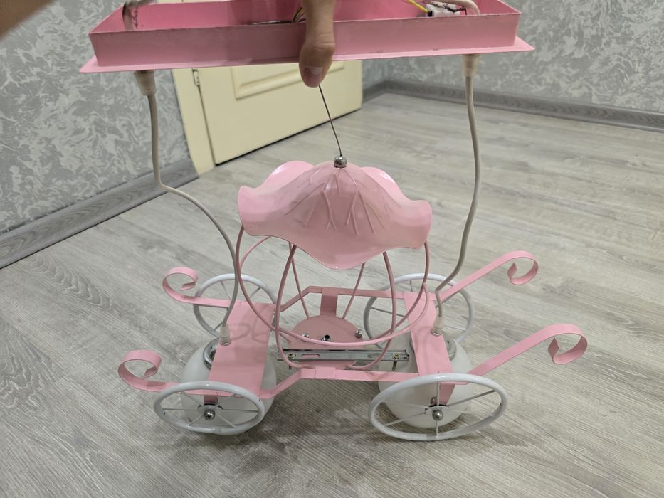 Детская люстра в виде кореты