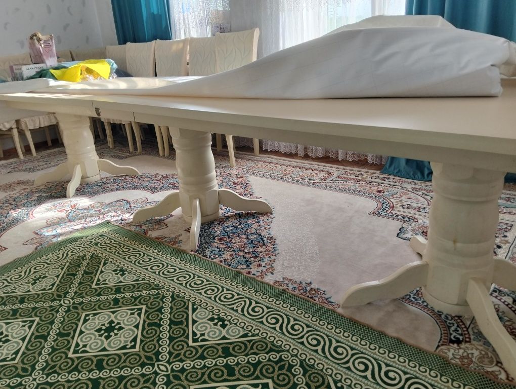 Продаётся стол размер 4 м 4,5 м