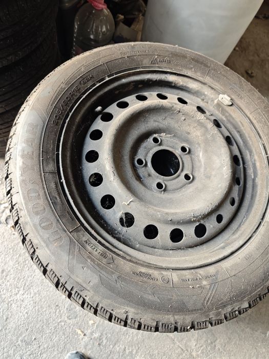 Гуми зимни с джанти GoodYear