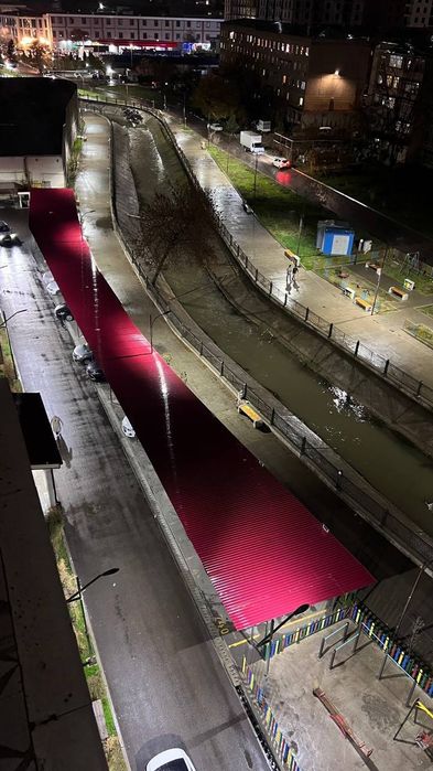 Сув бойида жойлашган квартира сотилади . Квартира озимизаники