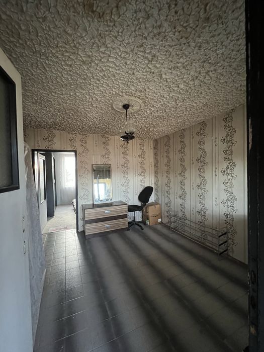 Етаж от къща с гараж, мазе и двор в централна част на гр.Радомир.