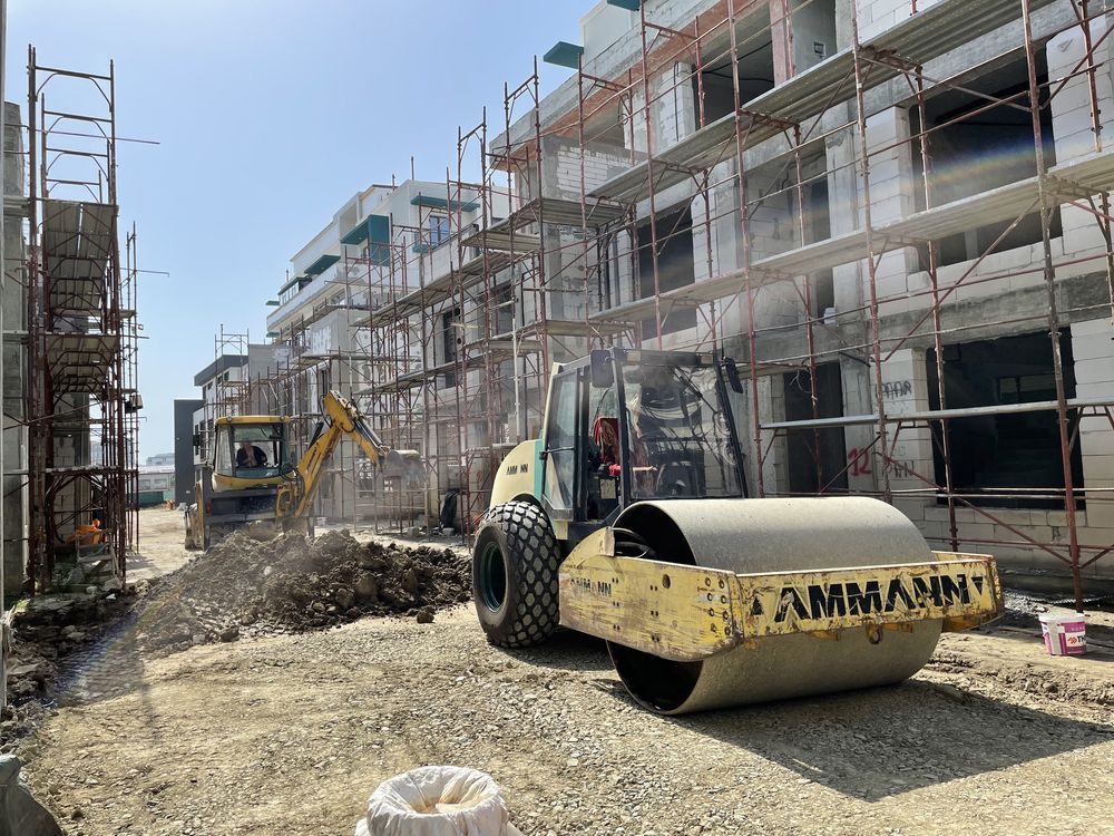 Inchirieri buldoexcavator, cilnindru compactor