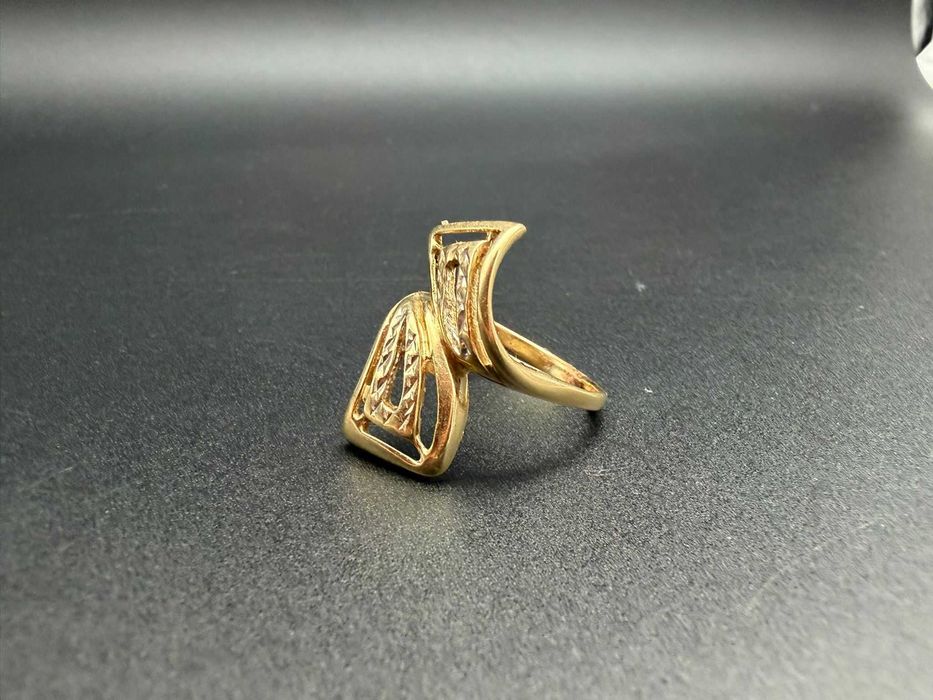 Dracula Amanet: Inel de aur 3.36gr/14K.