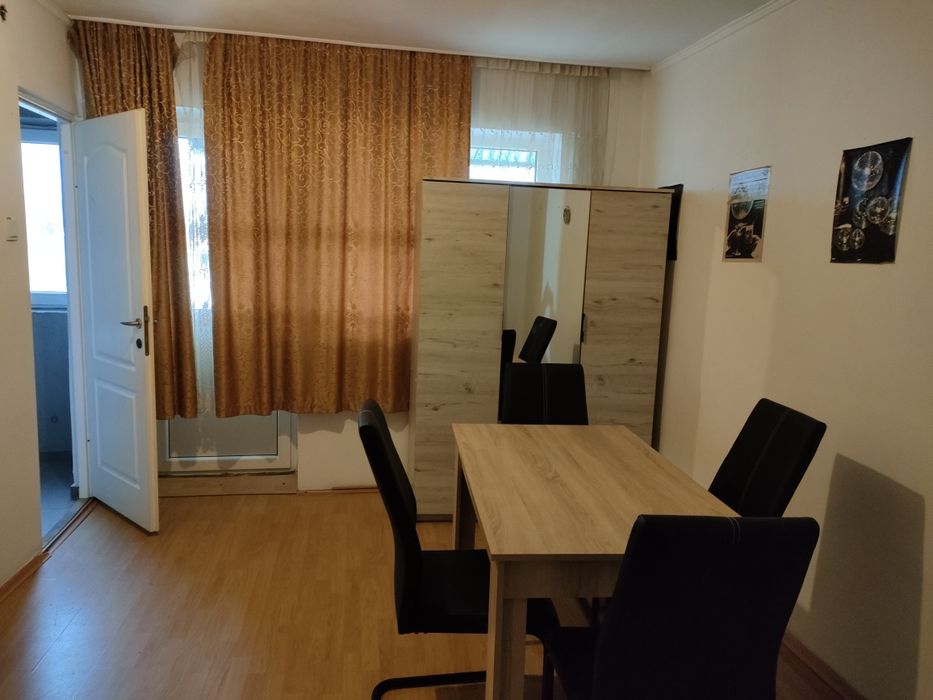 Garsoniera de vânzare!