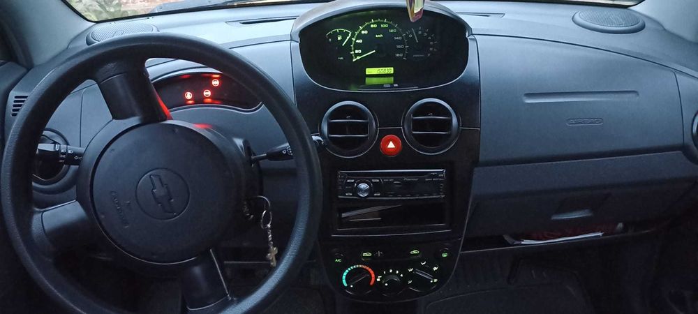 Vând mașină Chevrolet Spark