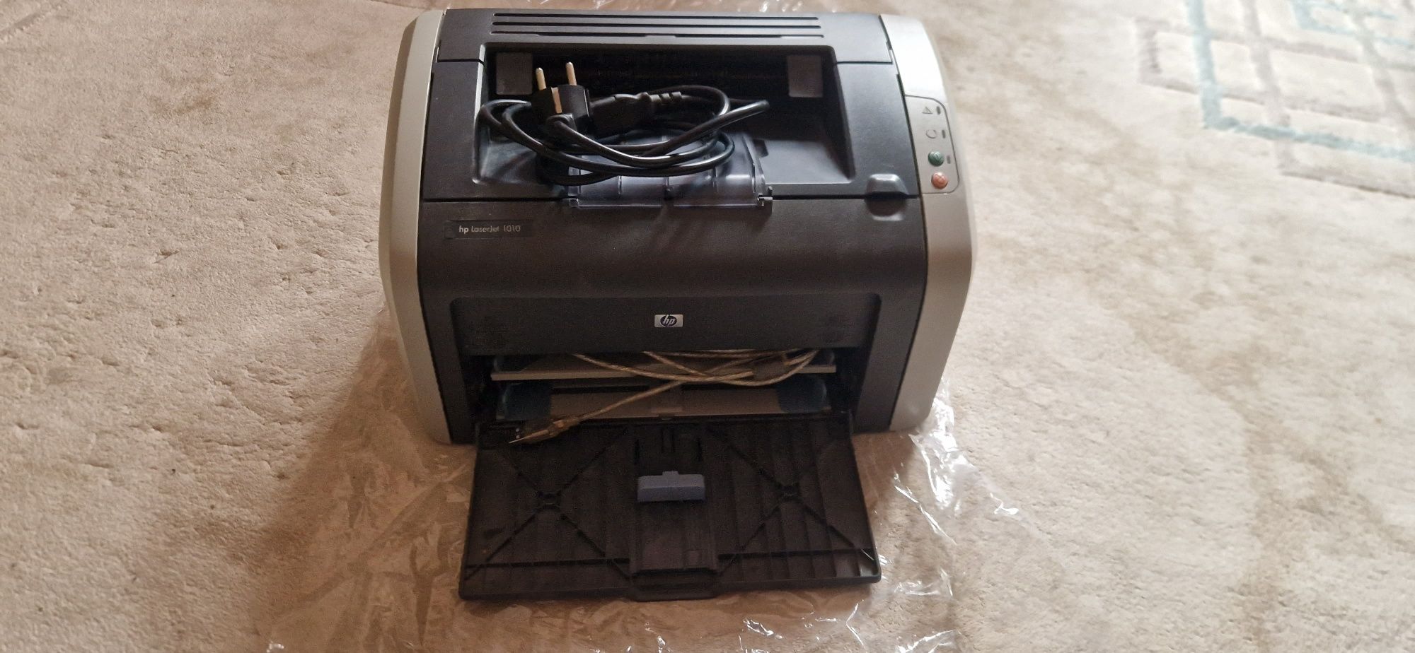 Продам принтер hp1010