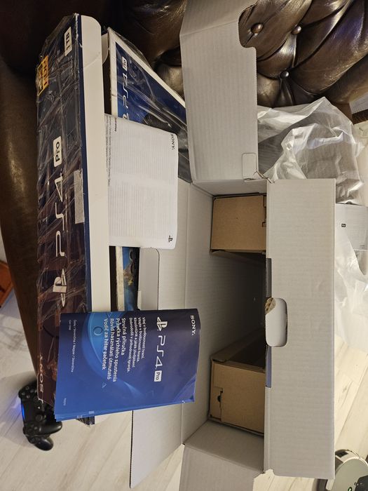 PS4-451 Pro, HD SSD 1T, 2 controllere wireless + 5 jocuri la cutie