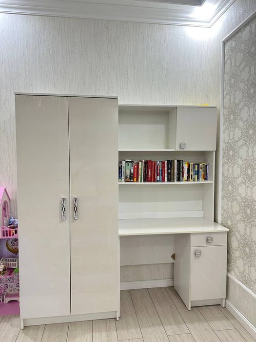 Продается детская акриловая мебель кровать и шкаф