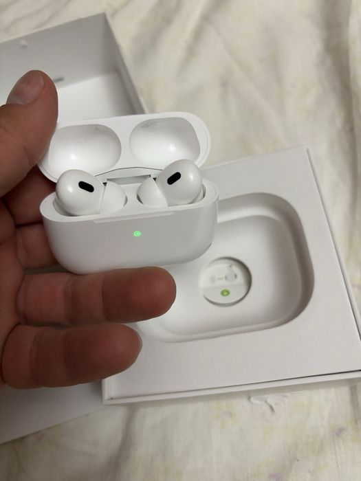 Оригинални слушалки Apple  AirPods 2Pro.
