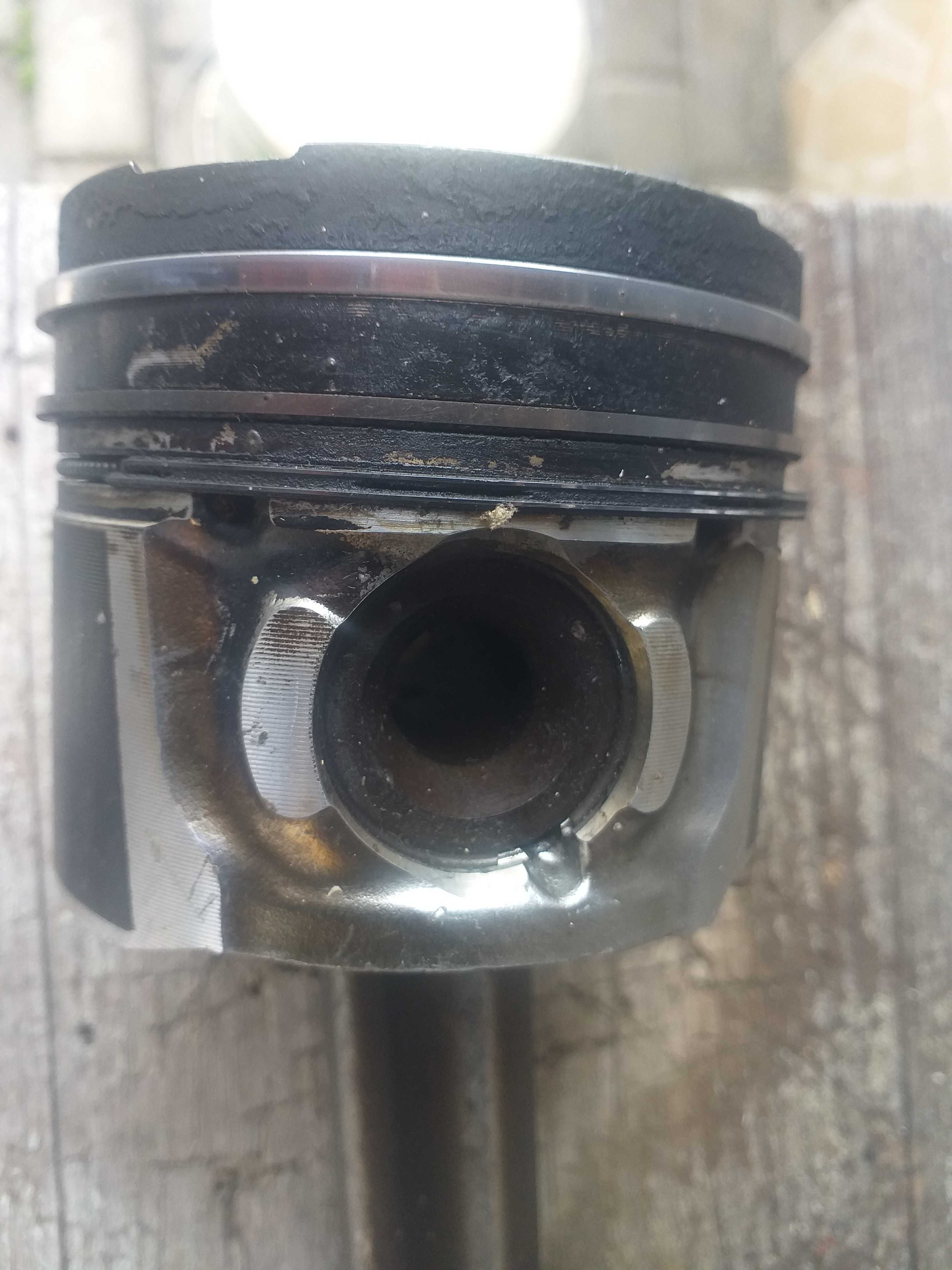 Piston motor 1,6 G8DB Ford Focus 2006