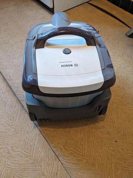 Aspirator Bosch cu functie de spalare