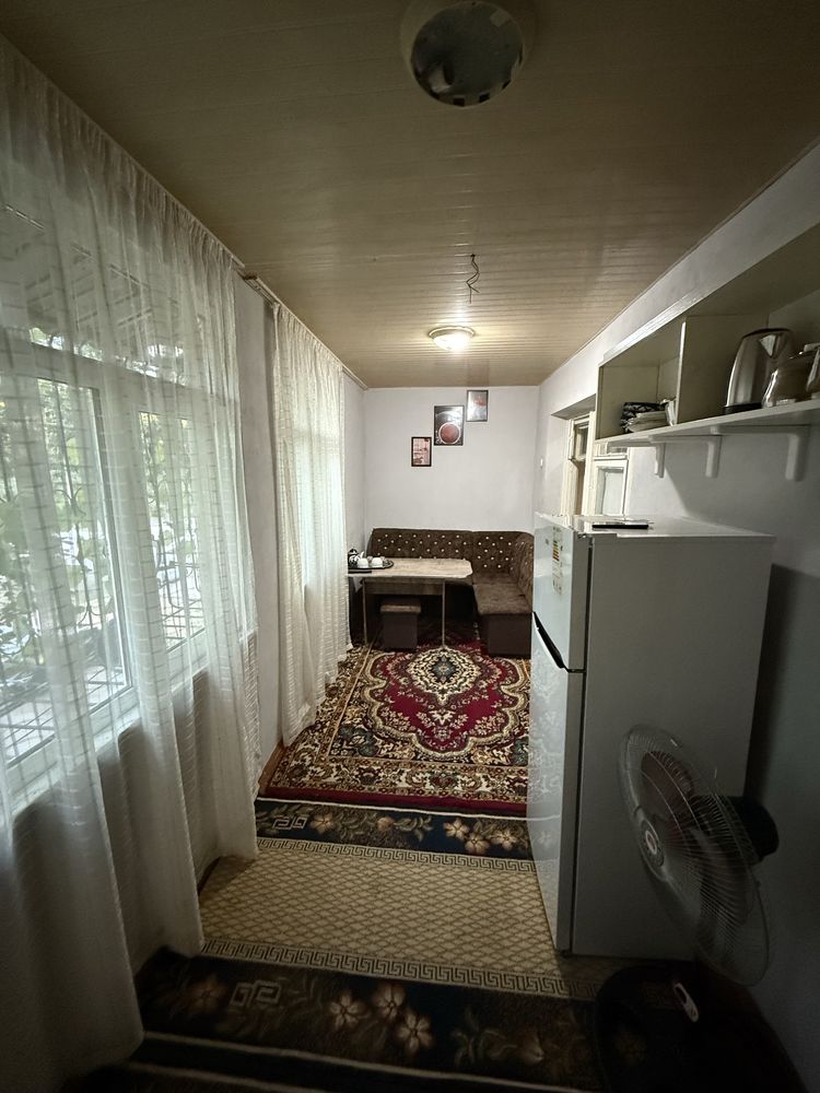 MAKLERSIZ! Shayxontohur oq tepa krugida 2 xona uy ijaraga  beriladi.